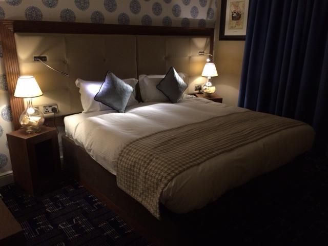 The Crown Wetherspoon Hotel Устър Екстериор снимка