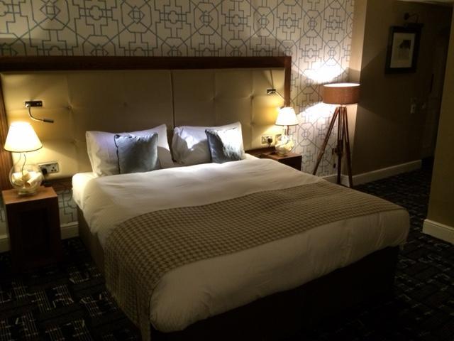 The Crown Wetherspoon Hotel Устър Екстериор снимка